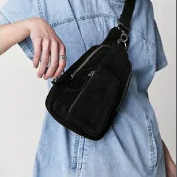 Free People Hudson Sling Bag Black NWT - Picture 1 of 7